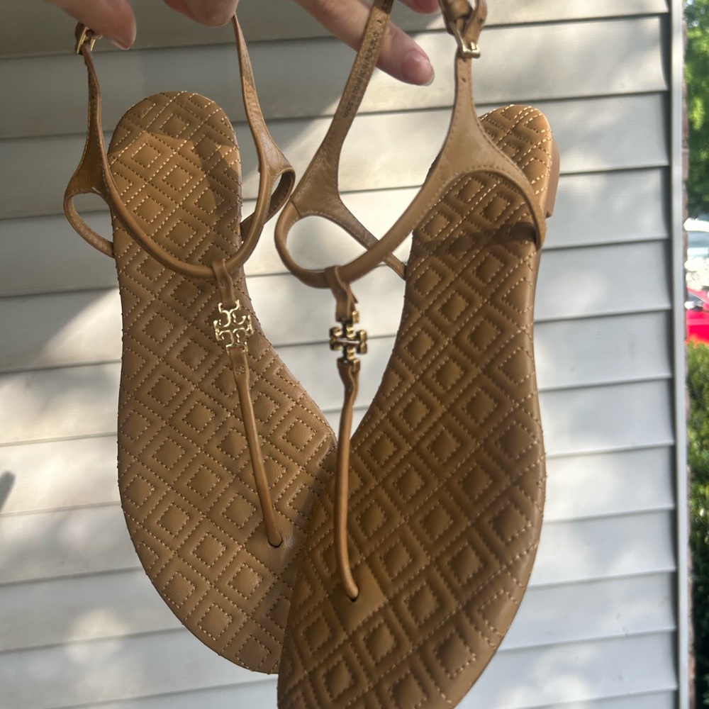 Tory Burch Quilted Tan Leather T-Strap Sandals with Gold Logo